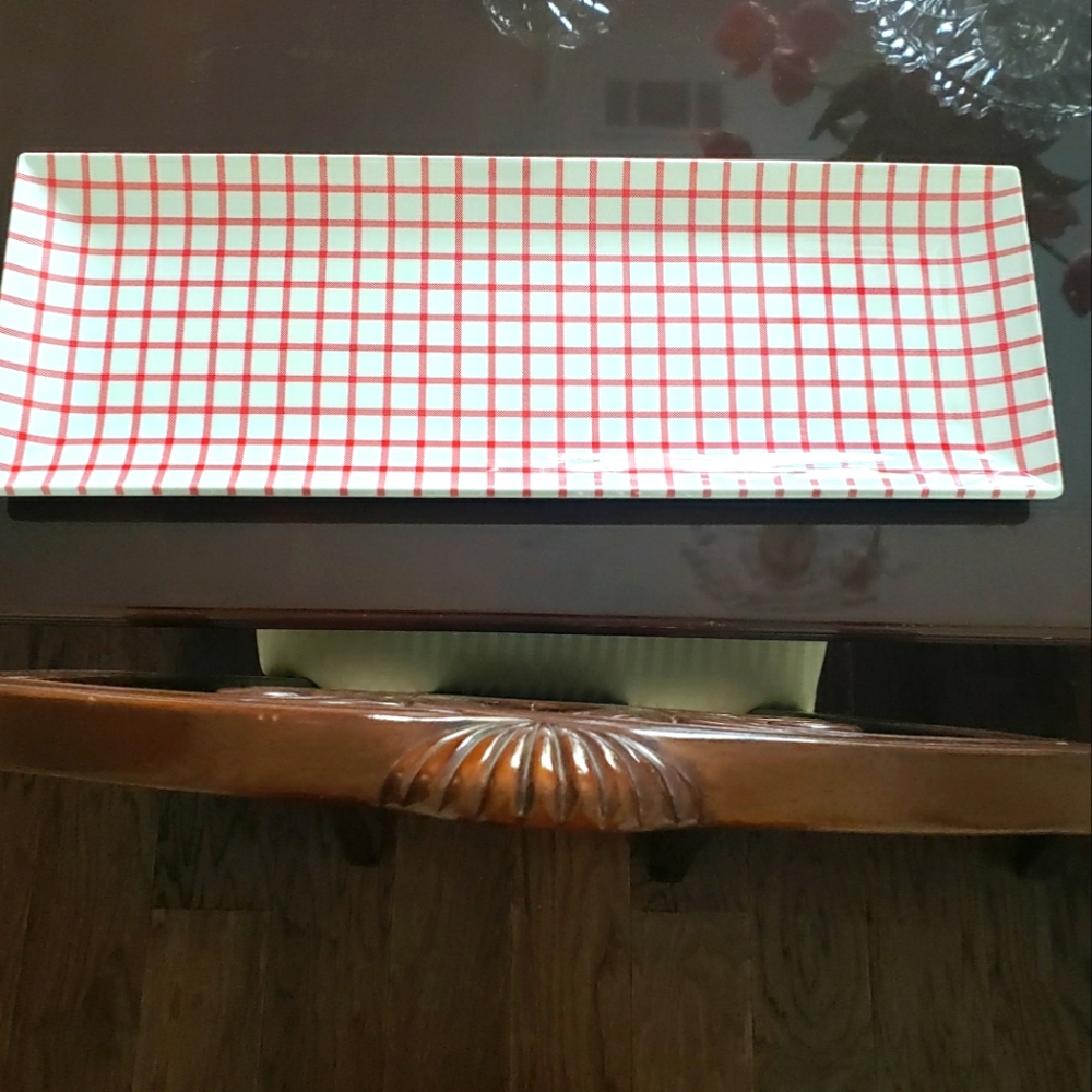 Red gingham sandwich tray